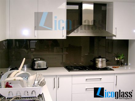 kinh-op-bep-mau-nau1