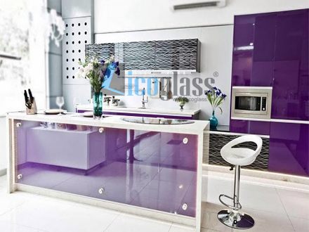 Kính màu cường lực ốp bếp màu tím