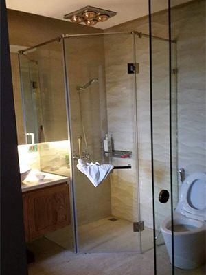  Công trình thi công lắp đặt vách tắm kính 135 độ chung cư Discovery