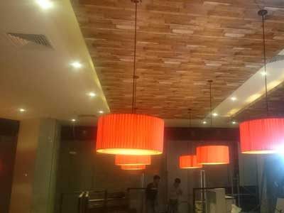  Thi công giấy dán tường vân gỗ tại tòa nhà IPH