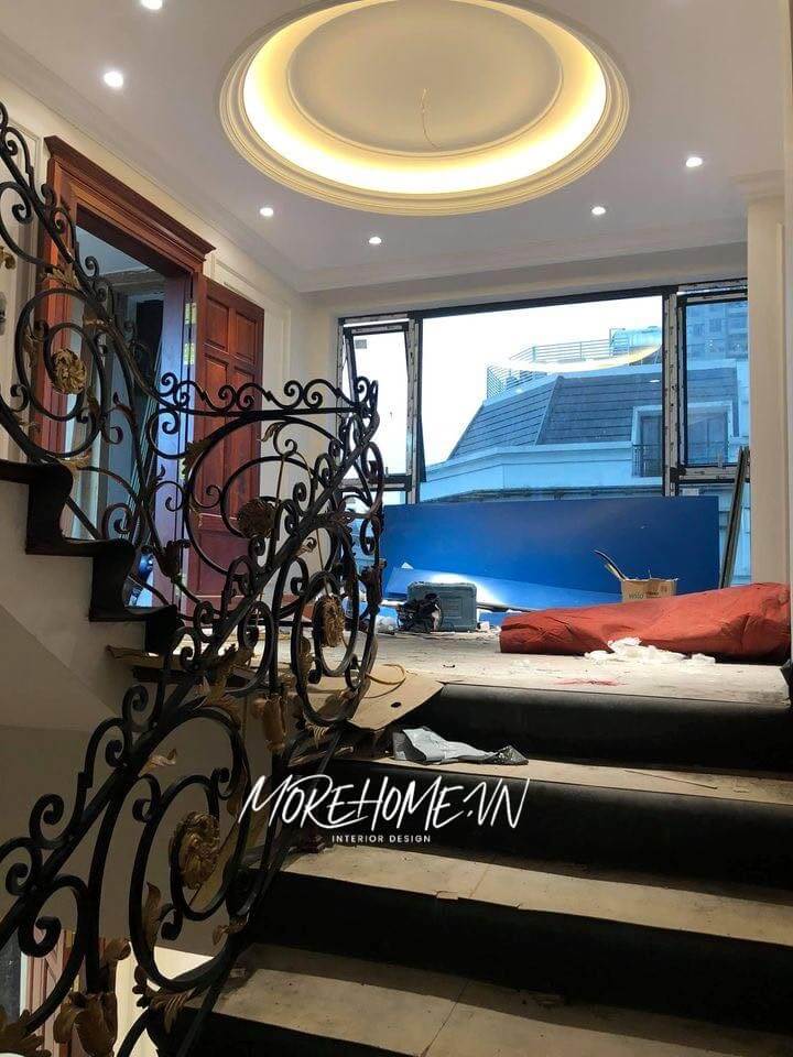 Cầu thang biệt thự tân cổ điển