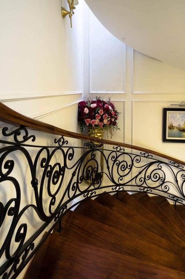 Cầu thang biệt thự tân cổ điển