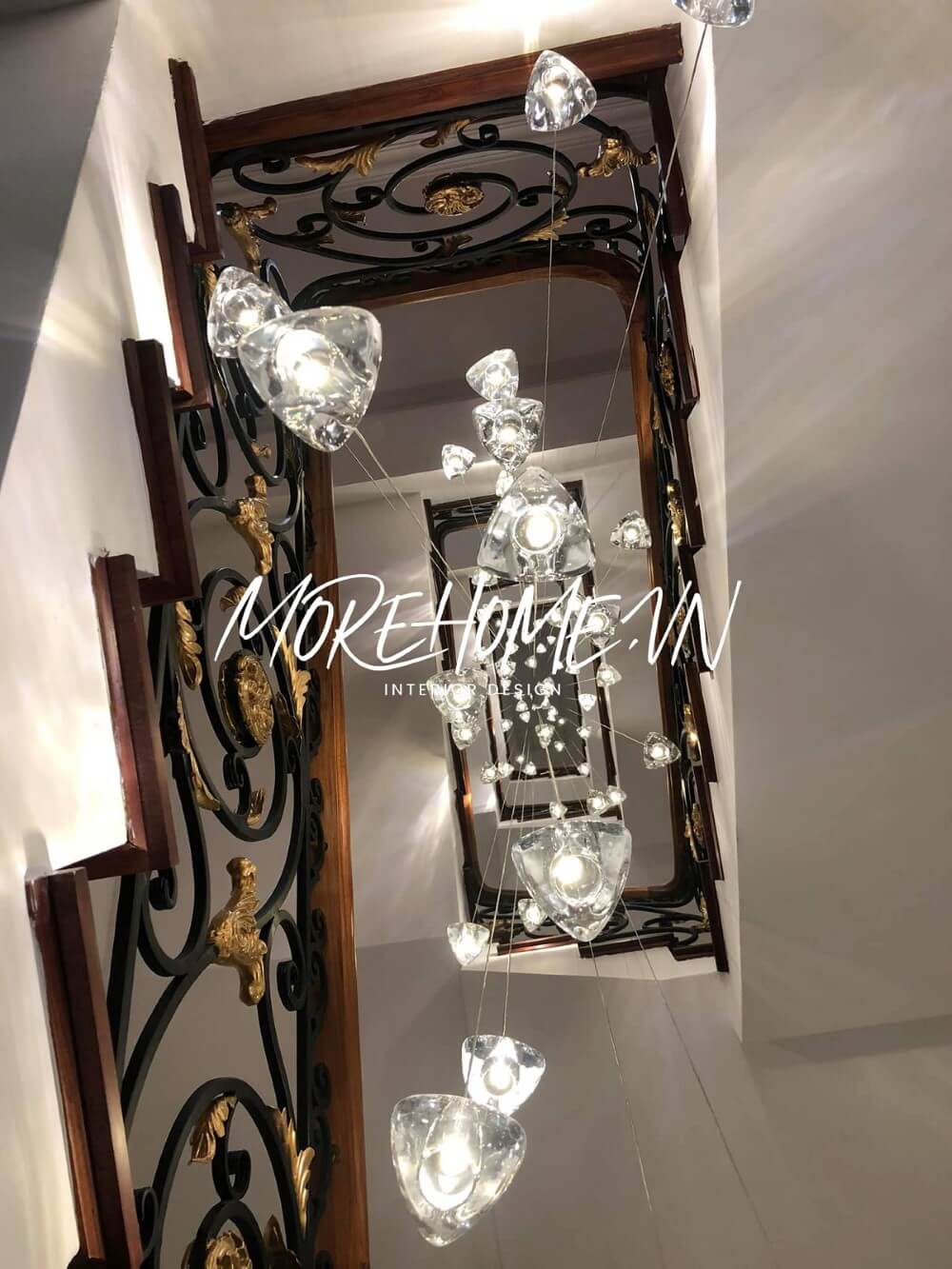 Cầu thang biệt thự tân cổ điển