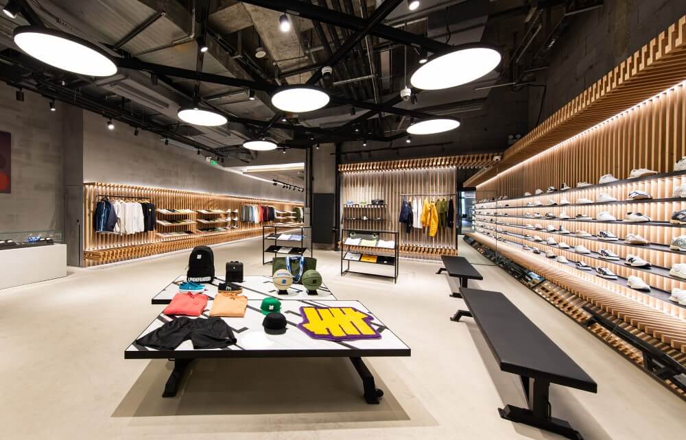 Thi công nội thất shop thể thao