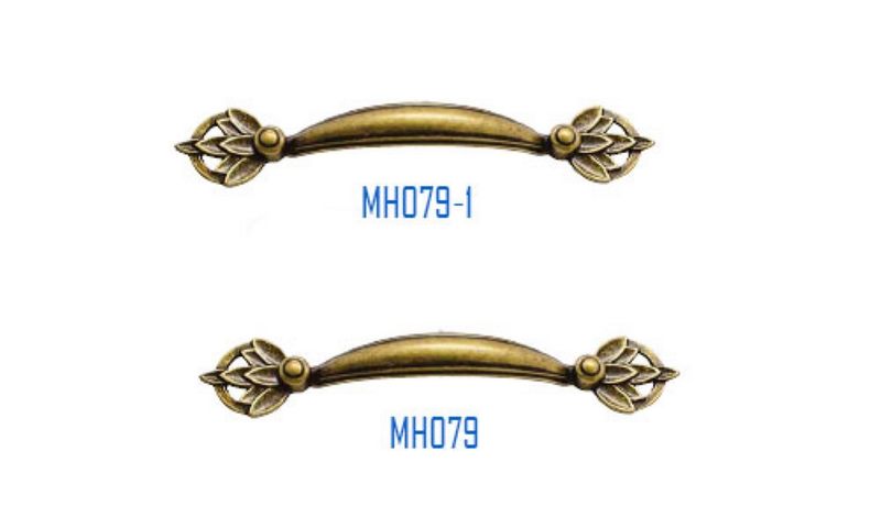 Tay nắm tủ đồng cổ sang trọng góp phần tôn lên vẻ đẹp giá trị của món đồ nội thất.