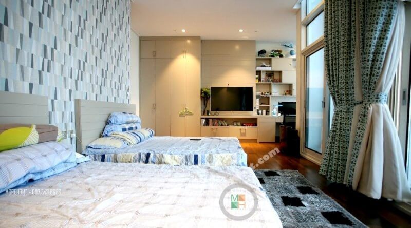 Nội thất phòng ngủ của 2 bé được thiết kế đơn giản và tiện nghi dễ dàng.