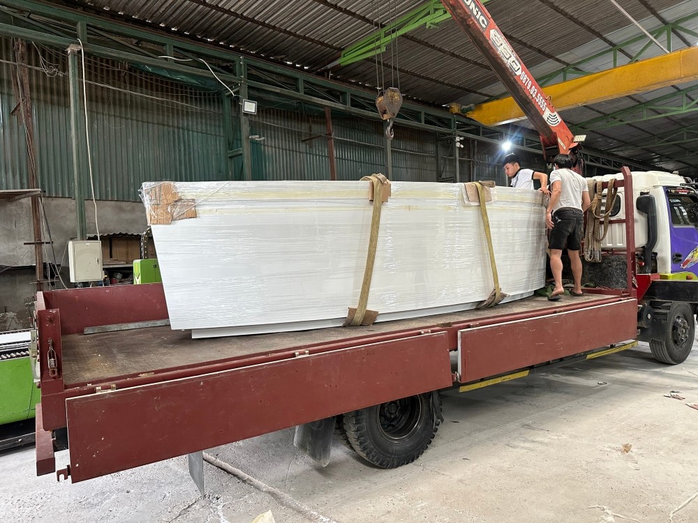 Thi công quầy lế tân bằng đá