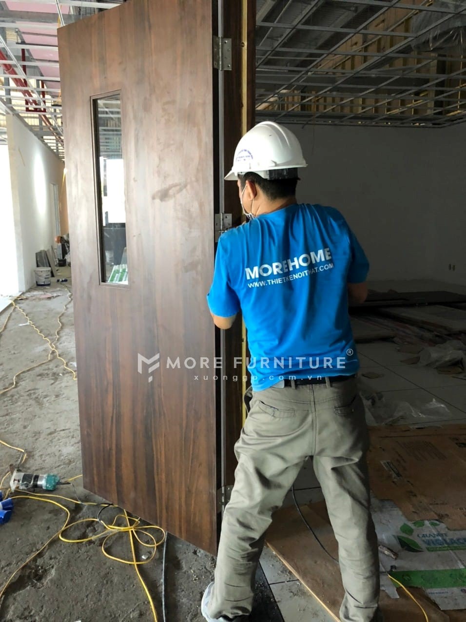 Xưởng sản xuất cửa gỗ công nghiệp