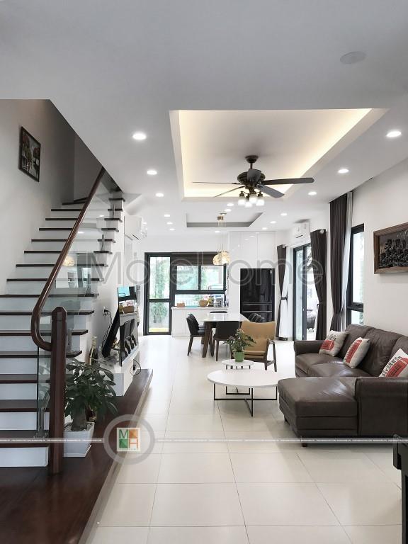 Thi công cầu thang gỗ